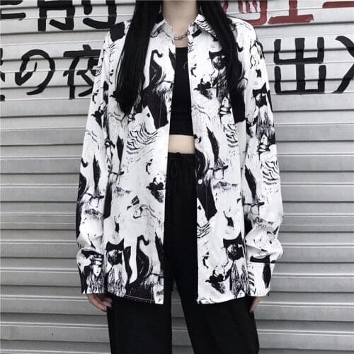 Classic Black White Graffiti Women TShirt Gothic Vintage Bf Style Harajuku Tops Oversize Long Sleeve Streetwear Cardigan Fashion