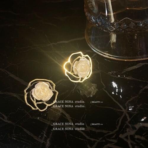 New fashion French retro sculpting white rose flower earrings gentle and elegant temperament resin earrings female