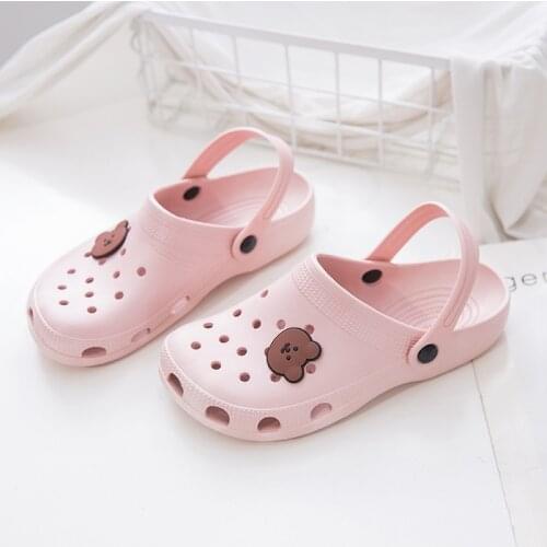 2021 New Fashion Sandals Women Clogs Soft Bottom Beach Sandals Women Slippers Clog Sandals Comfortable Breathable Ankle-Wrap PVC