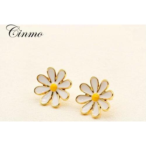Cinmo Small Daisy Flower Piercing Stud Earrings For Women Girls Statement Cute Romantic Earrings Trendy Party Jewelry Gifts