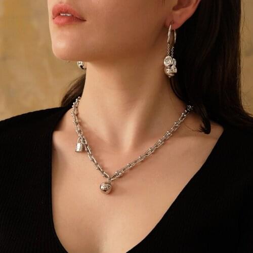 INS Seiko ball lock horseshoe u-shaped high-quality European and American thick chain short necklace niche personality net red