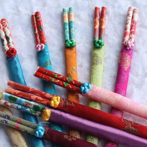 500 paar/partij Chinese Bamboe Eetstokjes met Satijn Tassen Craft Creative Bruiloft Gift Souvenir Gunst Keuken Servies