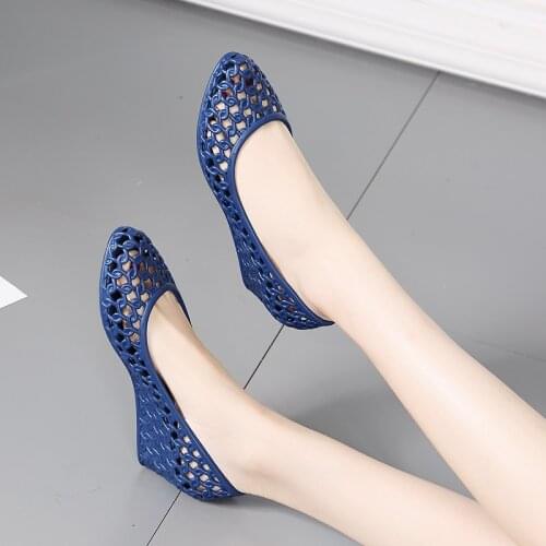 Summer 2021 New Crystal Jelly Shoes Round Head Hole Shoes Slope Heel Sandals Waterproof Soft Hollow Plastic Sandals