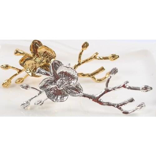 4pcs High-grade gold plum napkin ring, wedding hotel napkin buckle napkin ring, wedding ornaments in Continental