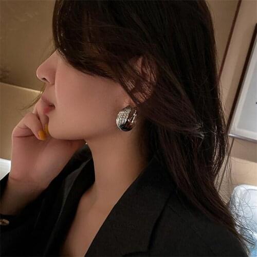 European and American earring 2021 new hard needle earrings Korean version of the vintage earrings women Hong Kong fashion q