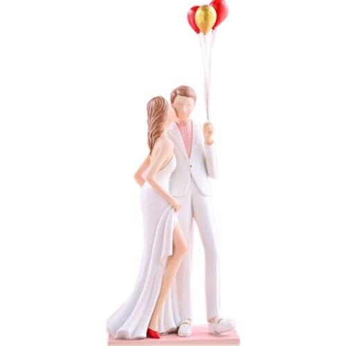 Creative Figures Figurines Wedding Gifts Character Sculpture Crafts Resin Couple Embrace Ornaments