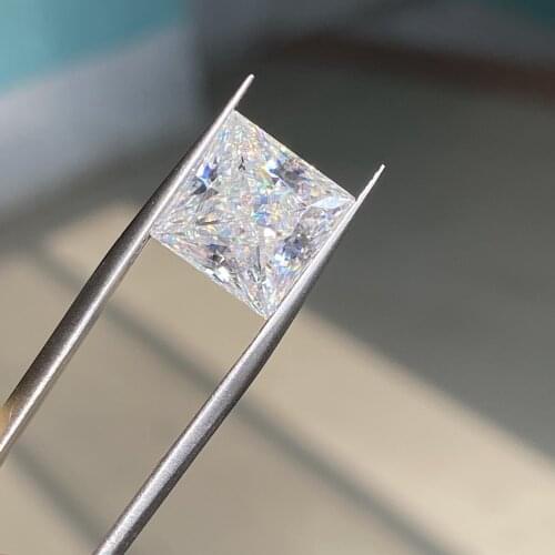Princess Cut 6x6mm Square Shape Lab Synthetic Moissanite Gemsotne in the Sun