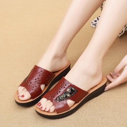 2021 New Women Leather Thick Bottom Open Toe Sandals Womens Slip on Casual Wedge Slippers Ladies Beach Slippers free shipping