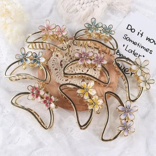 New Medium Size Elegant Women Flower Hollow Out Luxury Metal Hair Claw Clip Thick Clamps Crab Hairpin Korean Accessories