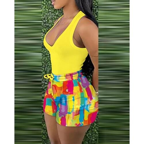 2021 new floral print button solid color camisole and full print shorts suit