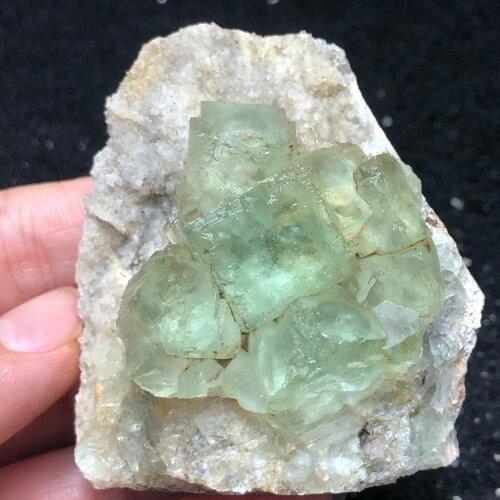 104.2gNatural ladder grass green fluorite crystal mineral specimen aura meditation round vein teaching stone home decoration