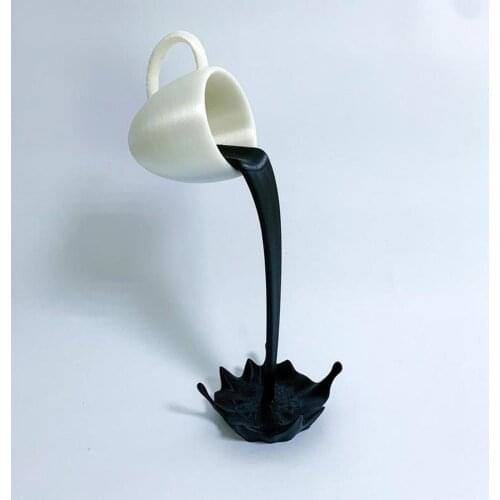 Floating Spilling Coffee Cup Sculpture Kitchen Decoration Spilling Magic Pouring Splash Creative Desktop Decor Home Decoration