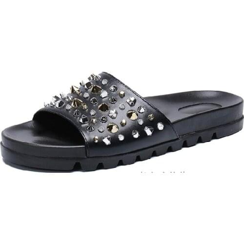 Mens Slippers flip flops Flat rivet Beach Fashion Outside Narrow Band Sewing Men Shoes Leisure cow leather Summer pantuflas