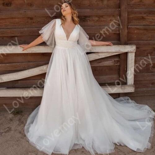 Plus Size Beach Wedding Dress Sleeveless Elegant Tulle V-neck Neckline A-Line Lace Appliques Zipper Back Boho Bridal Gowns