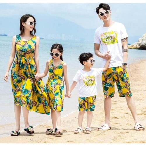 Mom Daughter Print Dress for Summer Holiday Family Matching Outfit Couple Lovers Clothes Dad Son Casual Beach Set Hot Sales