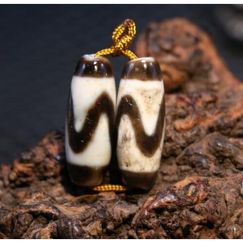 A Pair of Magic Power Tibetan old Agate Sharp Tiger Tooth Totem dZi Bead Amulet Timestown UPD22