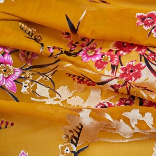 Pink Flowers On Yellow Burnt-Out Velvet Fabric For Dress Telas Por Metro Tissus Au MÈTre Ткань Для Шитья Одежды Sewing Tecido