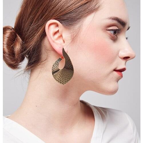 2018New high quality brass fashion earring jewelry post gold shiny Plated large irregular wave punk Earrings For Women wholesale