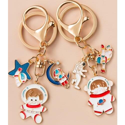 Llaveros Originales Friends Gadgets For Men Personalized Gift Car Keychain Cute Astronaut Keychain Charms Couple Gift Keyring