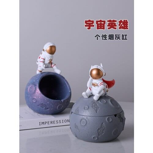 Creative large astronaut ashtray Nordic ins wind has a cover anti-flying gray personality trend office home