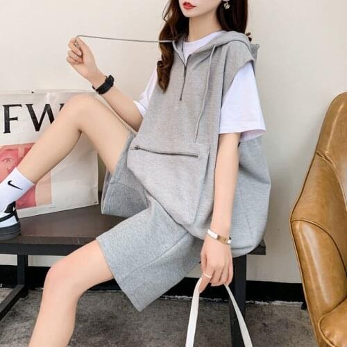 2021 New Oversize 300 Kg Loose Medium Length Sleeveless Vest Hooded Suit Womens Summer Fat Mm European Shorts Two Piece Set