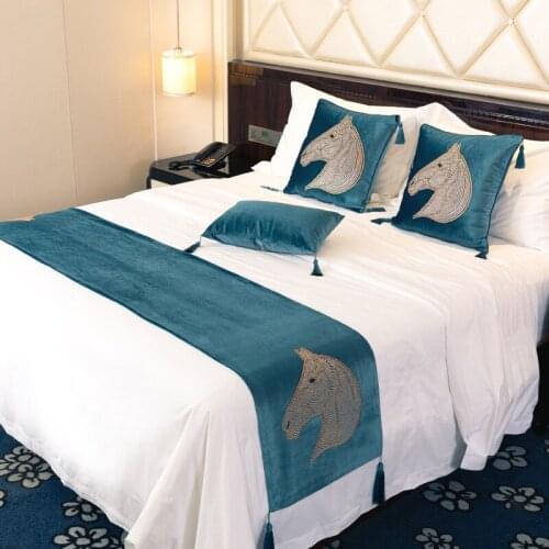 1pc Horse Head Bedspreads 45cm Width Bed Runner Luxurious Bed Flag Decorative Bed Cover 100% Polyester Diamonds Ironing