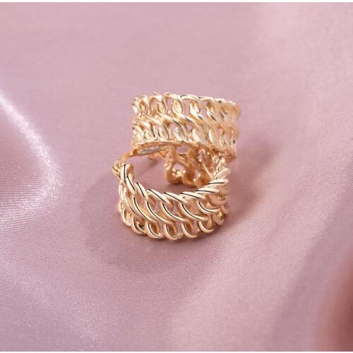 Fashion Gold Earrings 2020 Small Geometric Stud Earrings for Women Vintage Twisted Round Earrings Fashion Trend Modern Jewelry