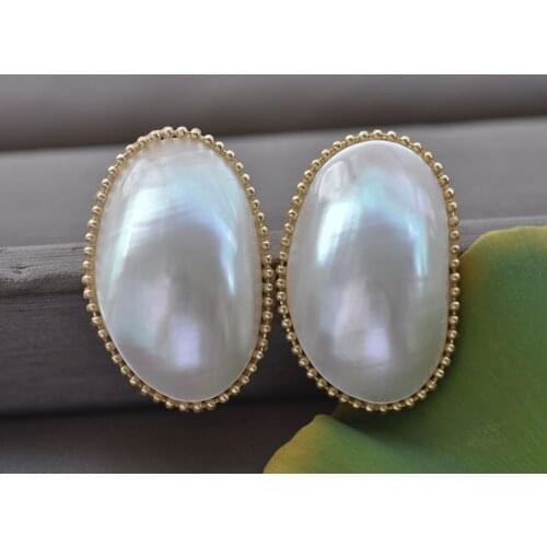 Z10934 Huge 32mm White Oval Mabe Pearl Stud Earring