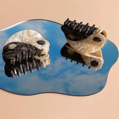 Hot 2021 New Yin Yang Claws Acrylic Semicircle Black White Tai Chi Hair Clip Hairpin Headwear for Women Bath Hair Accessorie