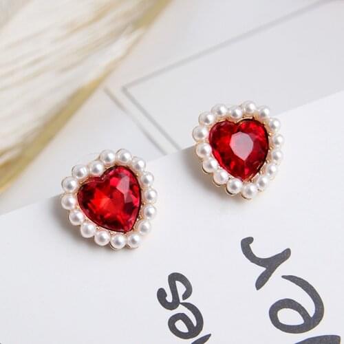 Fashion Charm Pearl Love Heart Stud Earrings for Women Girls Elegant Korean Statement Ear Stud Jewelry Brinco Gift 5J4018