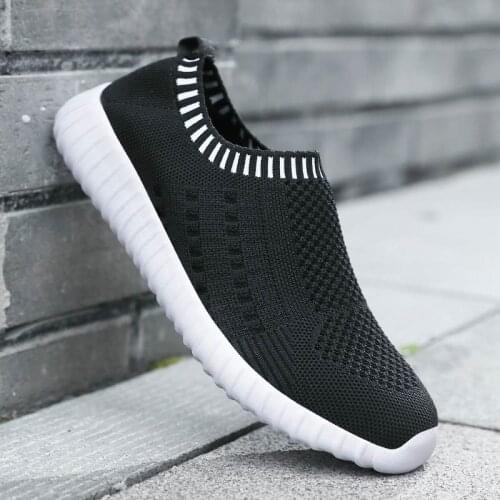 Socks shoes woman light flats plus size 2021 new hot sell slip-on round toe comfortable breathable casual sneakers women shoes