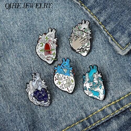 Organ Heart Enamel Pin Ocean Sky Starry Heart Anatomical Brooches Doctor Nurse Medicine Art Artist Brooches for Women Men Gifts