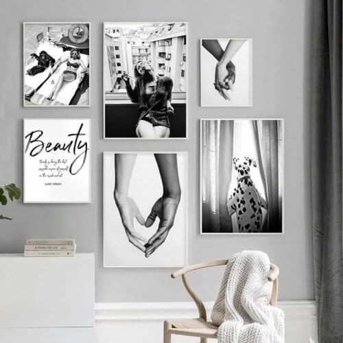 Poster Fashion Woman Hold Hands Nordic Wall Pop Art Canvas Painting Black White Vogue Picture Prints Living Room For Home Decor
