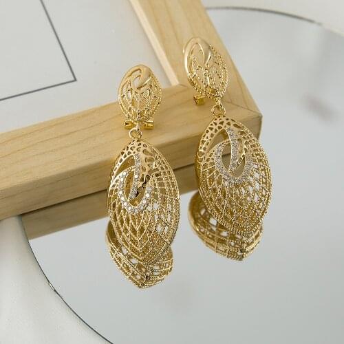 Hollow Out Exquisite Style Seed Shaped Inlaid Crystal Copper Earrings For Women 2021 Popular Design Wedding Party Attendance