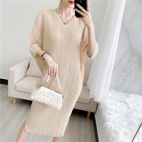 Issey miyake pleated v-neck dress for woman 21 summer new fashion temperament slit loose mid-length folded Batwing sleeve dress