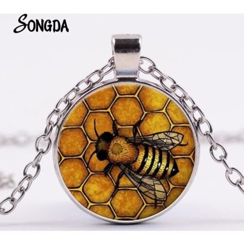 New Gold Honeycomb Bee Necklace Honey Bee Queen Photo Glass Crystal Cabochon Pendant 4 Colors Chain Unisex Trendy Jewelry