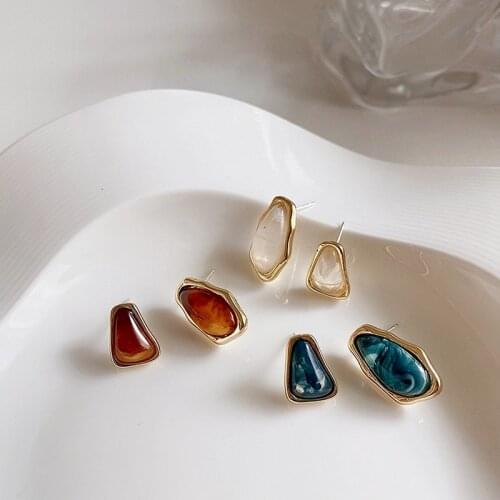 VSnow Vintage Irregular Asymmetric Metal Dangle Earrings for Women Girls French Resin White Coffee Blue Holiday Earrings Jewelry