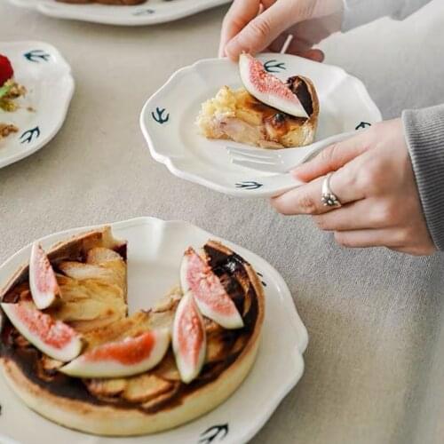 Dessert Plate Patera Na Ciasto Japanese Ceramic Cake Creative Retro Embossed Flat Net Red Tableware Plateau Rond Soporte Tartas