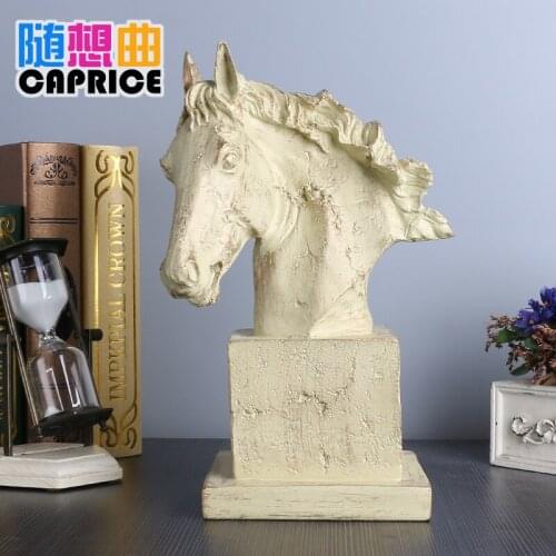 The living room decoration style Home Furnishing creative male birthday luxury high-grade resin white hors