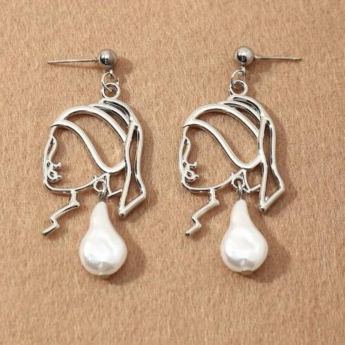 New Arrival Metal Geometric Earrings Womens Vintage Hollow Out Alloy Pearl Design Feels Eardrop Earrings Jewelry for Girls