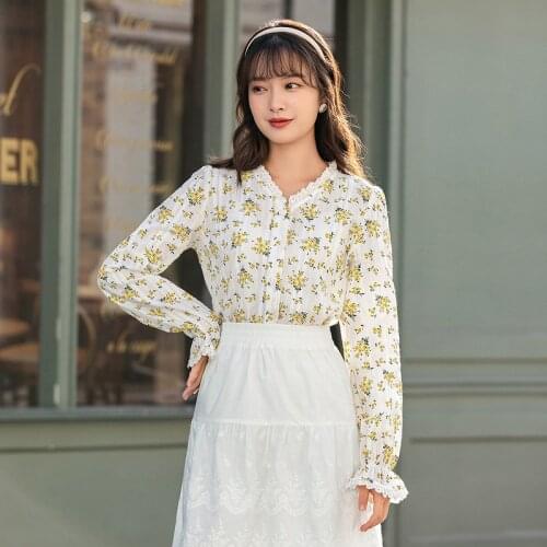 INMAN 2021 Spring New Arrival Floral Shirt Long Sleeve Vintage Lace V-Neck Inner Tops Womens Blouse