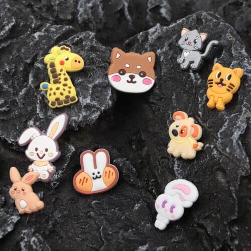 Hole Slippers Shoe Buckle Anime Cute Chars Croc Pet Cartoon Bunny Decoration Designer Accesoire Garden Shoe Decoration Kid Gift