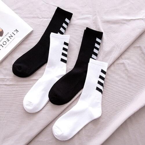 1 Pair Brand New Fashion INS Cotton Black White Stripe Crew Men Socks Sports High Skateboard Blaze Street Happy Long Sox on Sale