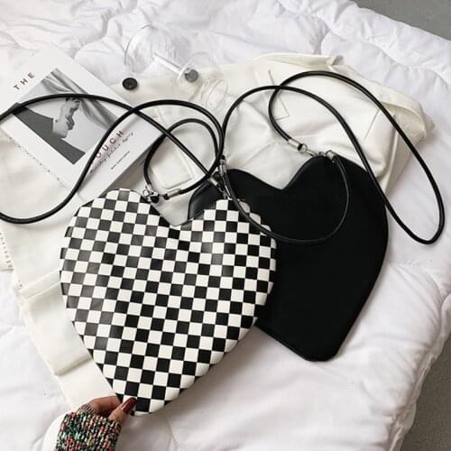 Female Heart Shape Bag Contrast Color Luxury Designer Handbag Womens Leather Sunmmer Shoulder Armpit Beach Bags M075