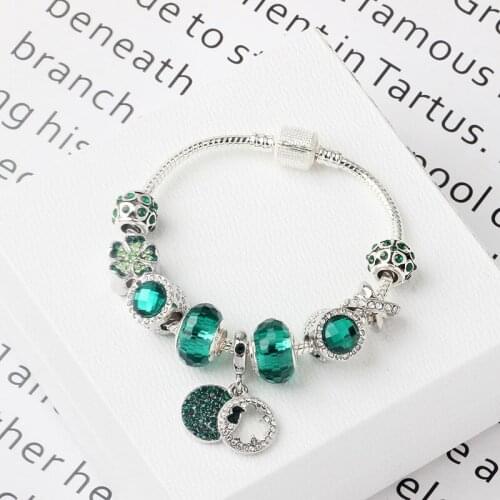 The new four-leaf clover pendant Panjia Sen Department beaded bracelet green opal glass beads DIY Bracelet