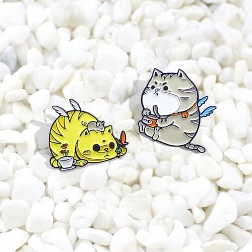 Yellow lazy cat Enamel Brooch Cat eating canned fish Lapel Pin Lovely angel wing kitten Creative Badge Gifts for children