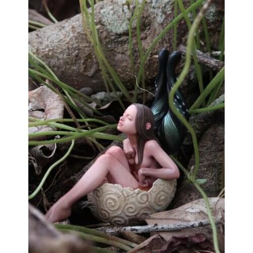 1/20 Scale Unpainted Resin Figure Elven Egg collection figure