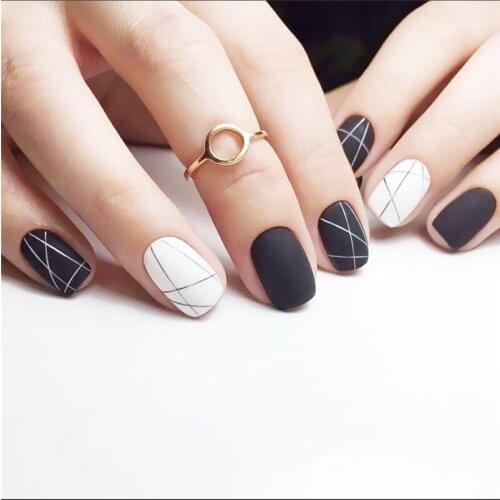 24pcs/Set Punk Matte Fake Nails Short Design Mixed Black White Lines Full Finished Artificial Nail Art Decal Tips False Nails