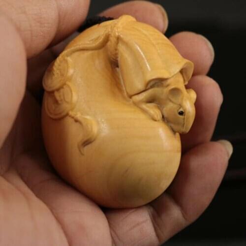 CQ100 - 2" Hand Carved Boxwood Figurine Carving: Lovely Wealthy Mouse
