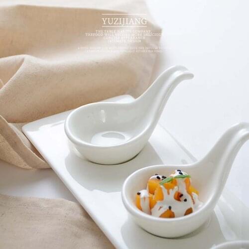 Kitchen tableware pure white ceramic dish caviar dish miscellaneous dish dish seasoning dish vinegar dish Japanese Korean style